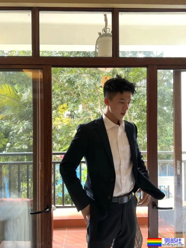 体育生穿上正装，简直帅爆了 - 51虹马