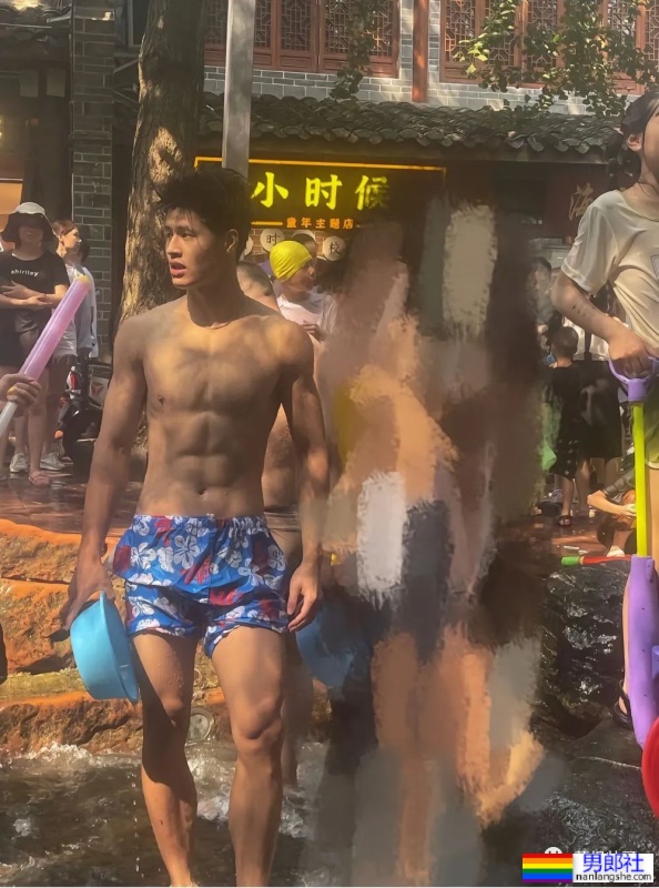 成都体育学院的室友，没事就脱衣服 - 51虹马