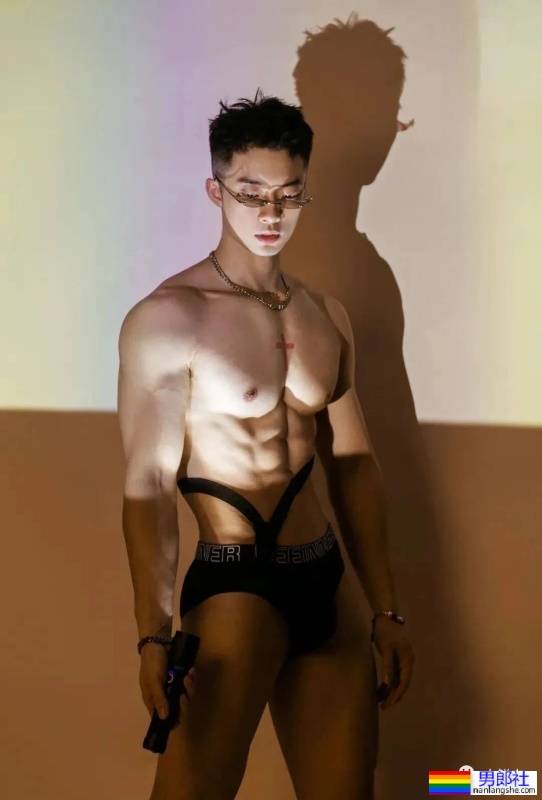 细狗奶狗不如小狼狗，这腰硬的能砸核桃！ - 51虹马