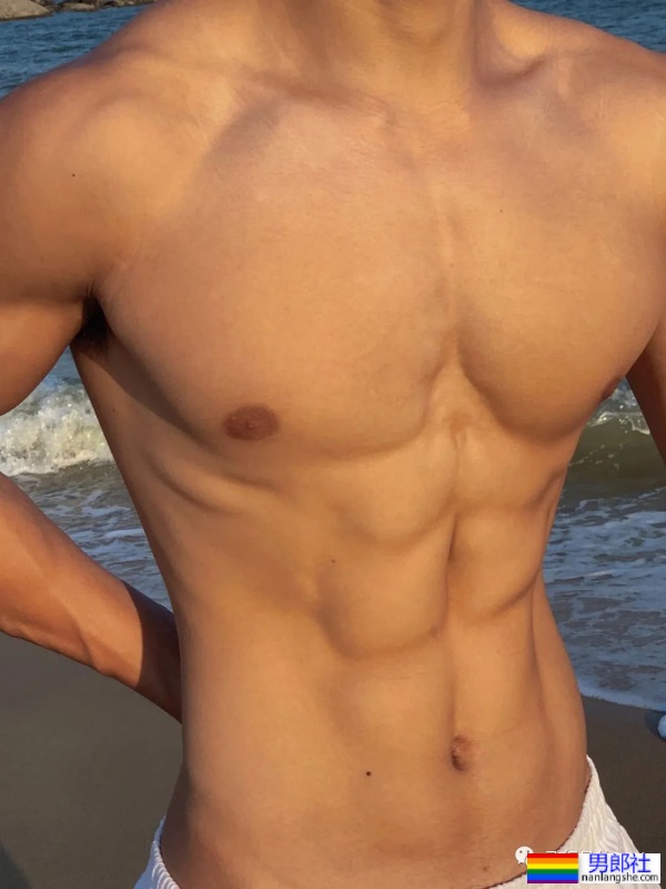 厦门不穿衣服的“肌肉司机”，22岁183CM私教腹肌有多硬？ - 51虹马