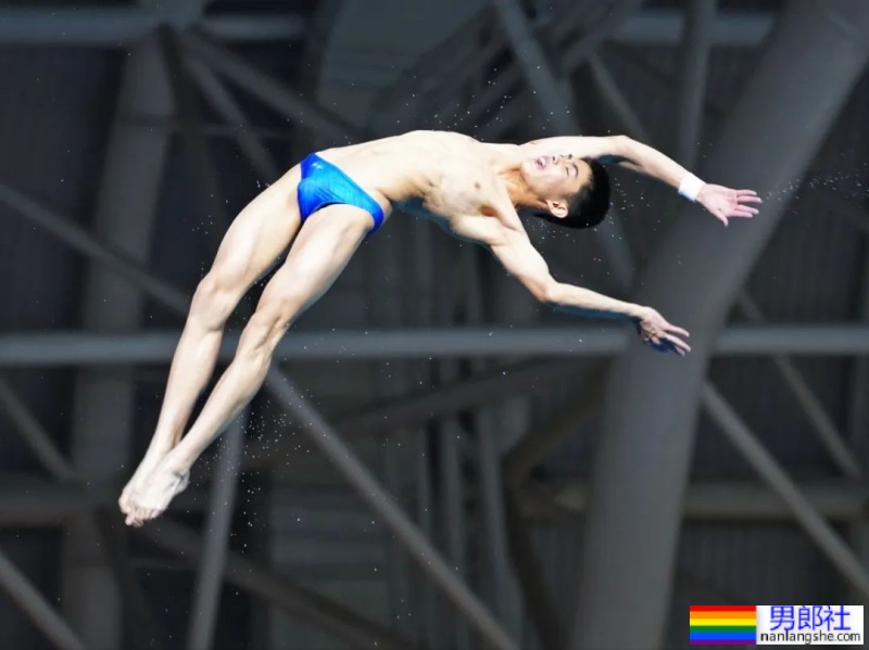 实拍山西17岁跳水小哥皮亚宁，05后的男生太强了 - 51虹马