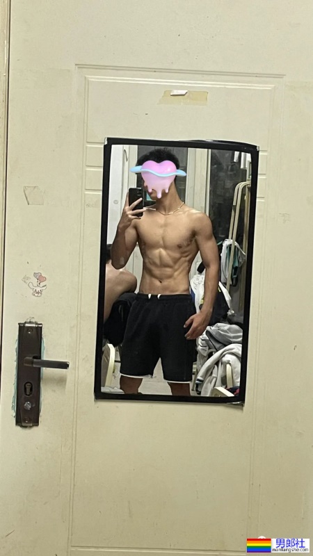 成都体育学院的室友，没事就脱衣服 - 51虹马