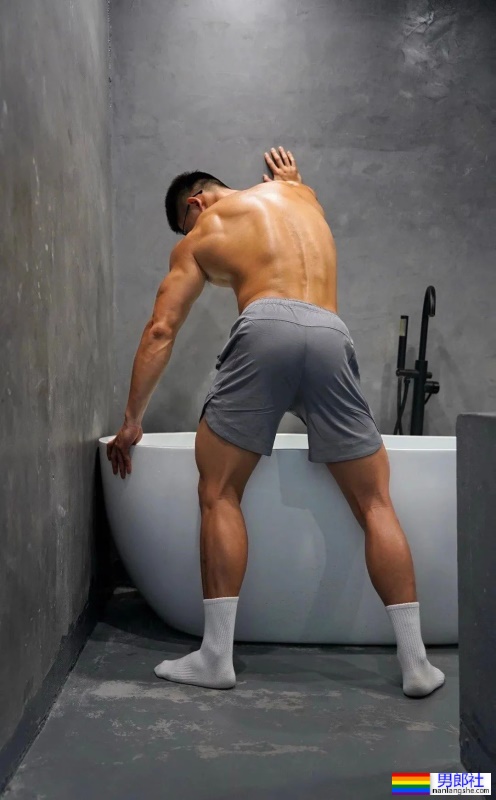 来自重庆的翘臀筋肉男，拍写真也太敢了吧！ - 51虹马