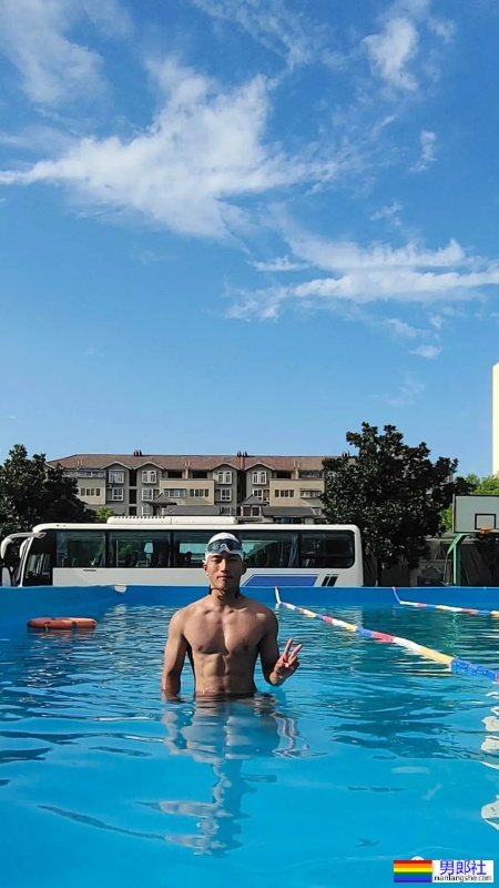 21岁河南直男退伍兵哥哥，肌肉身材超硬的！ - 51虹马