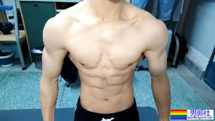 肌肉练到青筋暴起，南昌工程学院20岁的男大学生！  - 51虹马