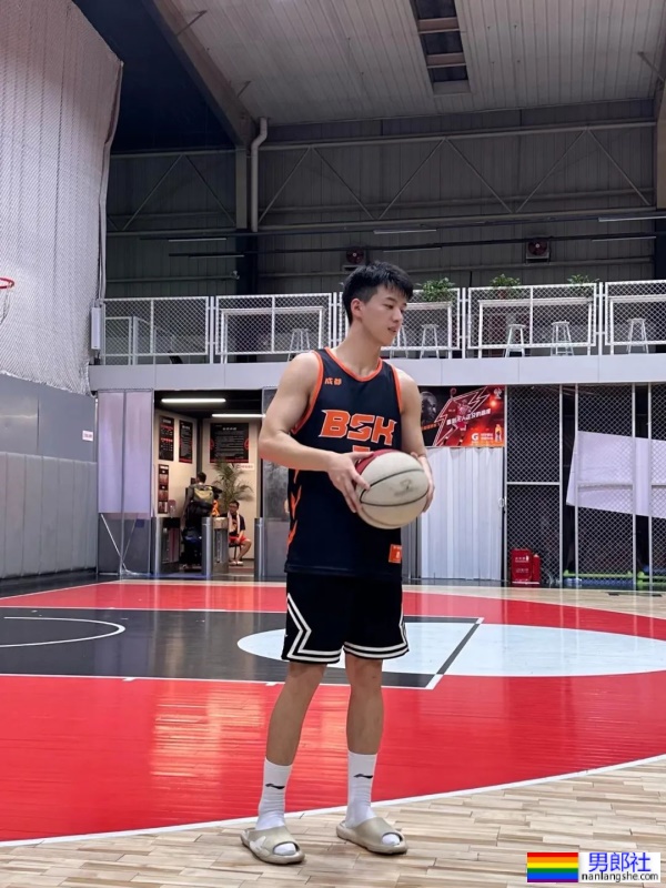 体育生穿上正装，简直帅爆了 - 51虹马