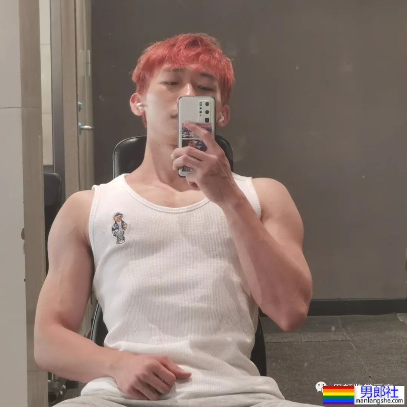 推上183cm极品肌肉小哥哥,腹肌身材太诱惑了! - 51虹马 推上183cm极品肌肉小哥哥,腹肌身材太诱惑了! - 51虹马