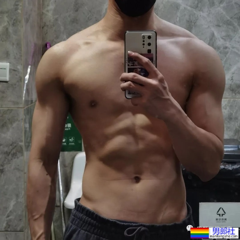 推上183cm极品肌肉小哥哥,腹肌身材太诱惑了! - 51虹马 推上183cm极品肌肉小哥哥,腹肌身材太诱惑了! - 51虹马