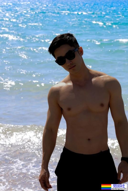 上海1姐张弦最新肌肉照，这状态40岁了你敢信？ - 51虹马