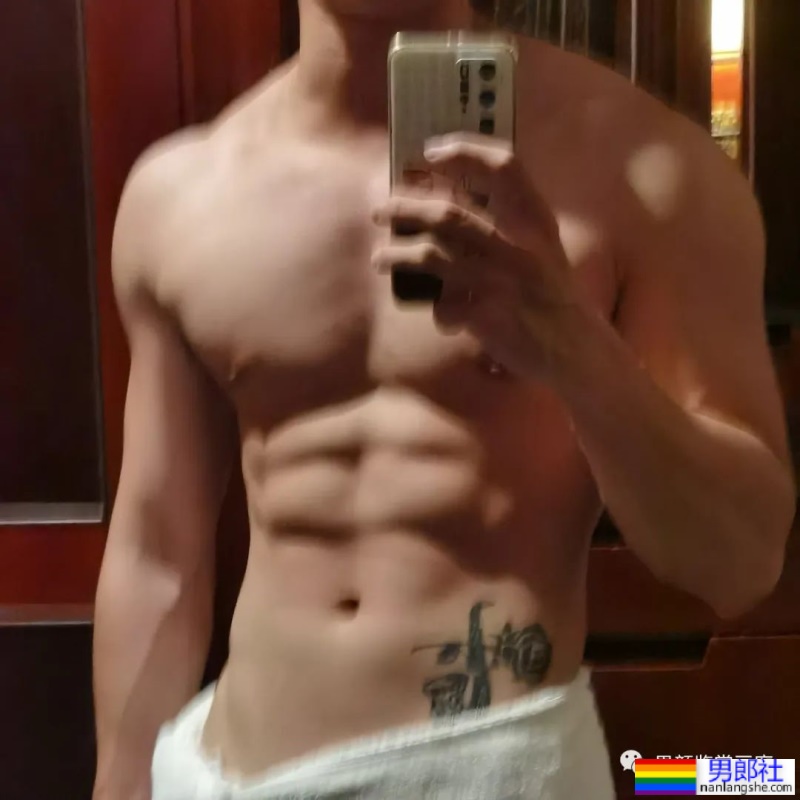 推上183cm极品肌肉小哥哥,腹肌身材太诱惑了! - 51虹马 推上183cm极品肌肉小哥哥,腹肌身材太诱惑了! - 51虹马