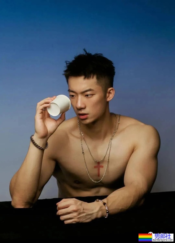 细狗奶狗不如小狼狗，这腰硬的能砸核桃！ - 51虹马