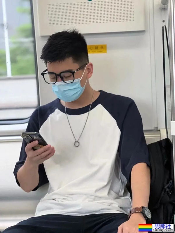 南航空少，穿病号服都觉得太帅了 - 51虹马