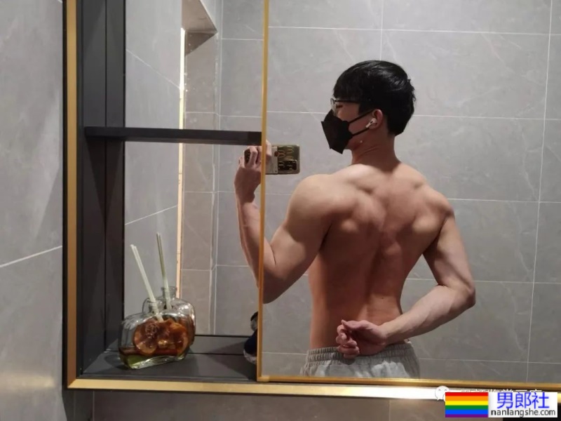 推上183cm极品肌肉小哥哥,腹肌身材太诱惑了! - 51虹马 推上183cm极品肌肉小哥哥,腹肌身材太诱惑了! - 51虹马