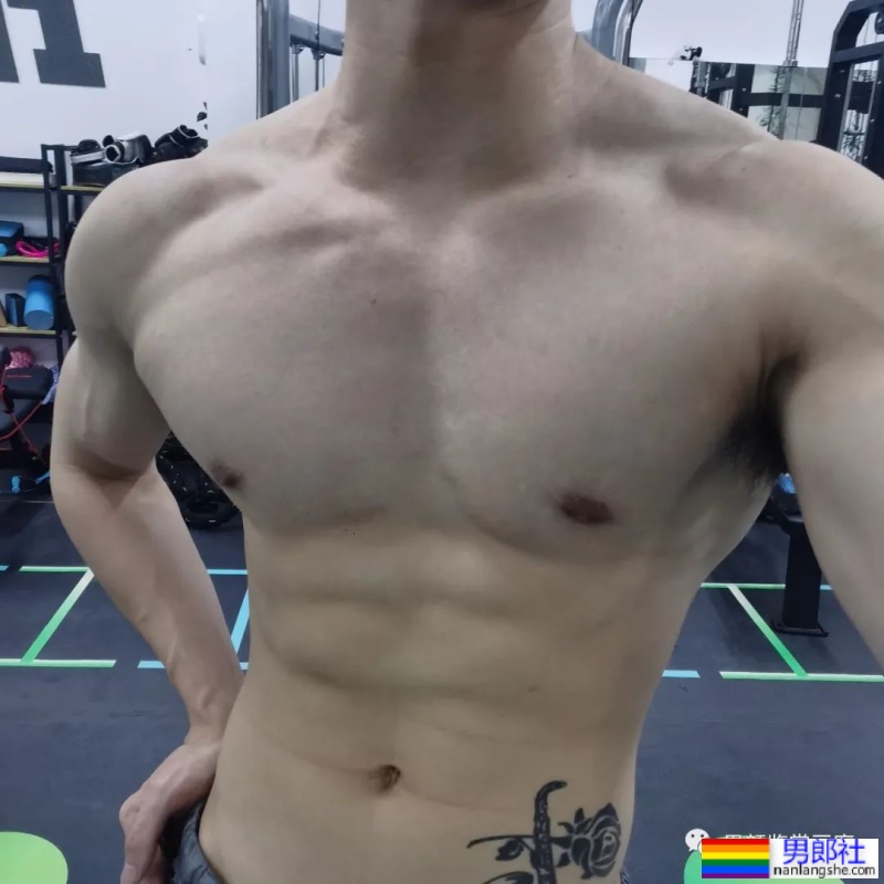 推上183cm极品肌肉小哥哥,腹肌身材太诱惑了! - 51虹马 推上183cm极品肌肉小哥哥,腹肌身材太诱惑了! - 51虹马