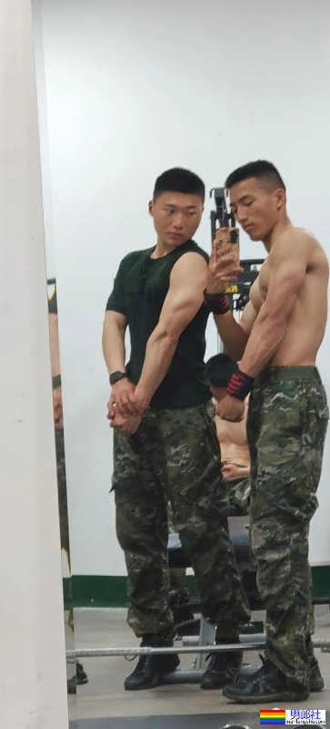 21岁河南直男退伍兵哥哥，肌肉身材超硬的！ - 51虹马