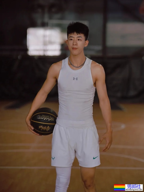 体育生穿上正装，简直帅爆了 - 51虹马