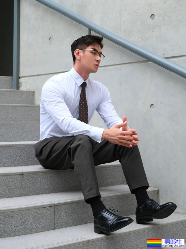 正装熟男，魅力更大吧 - 51虹马