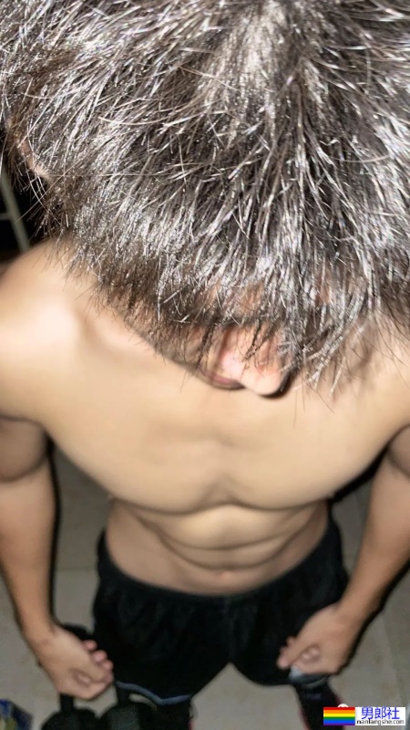 成都体育学院的室友，没事就脱衣服 - 51虹马