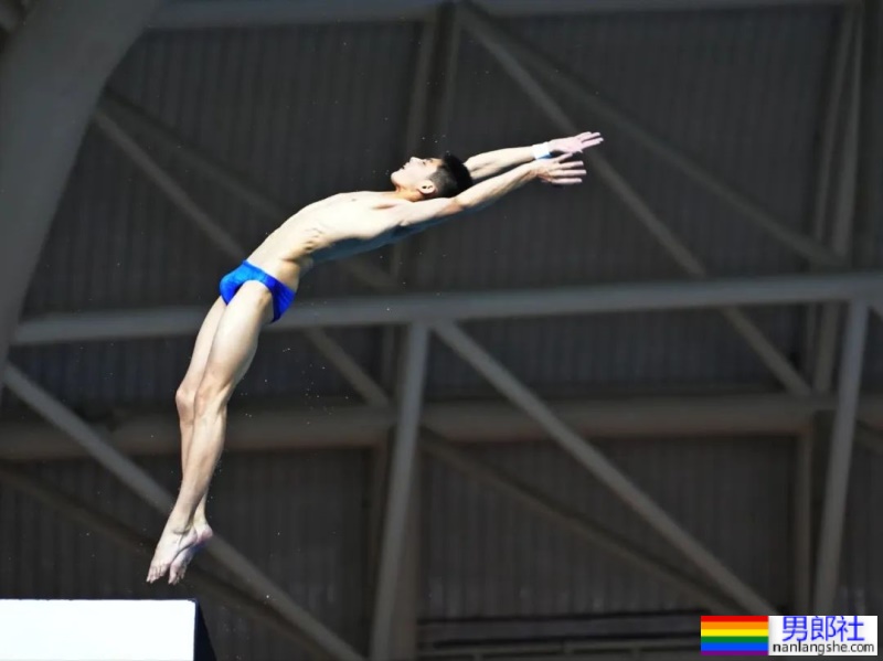 实拍山西17岁跳水小哥皮亚宁，05后的男生太强了 - 51虹马