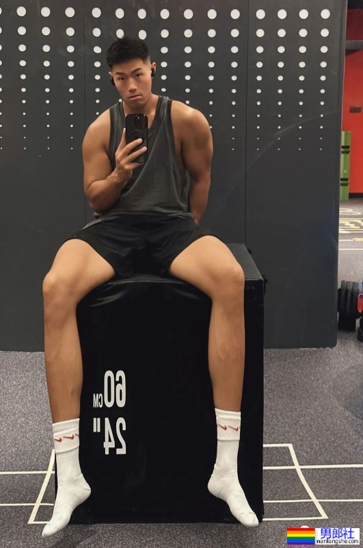 拼车遇到肌肉小哥，他在旁边装睡！ - 51虹马