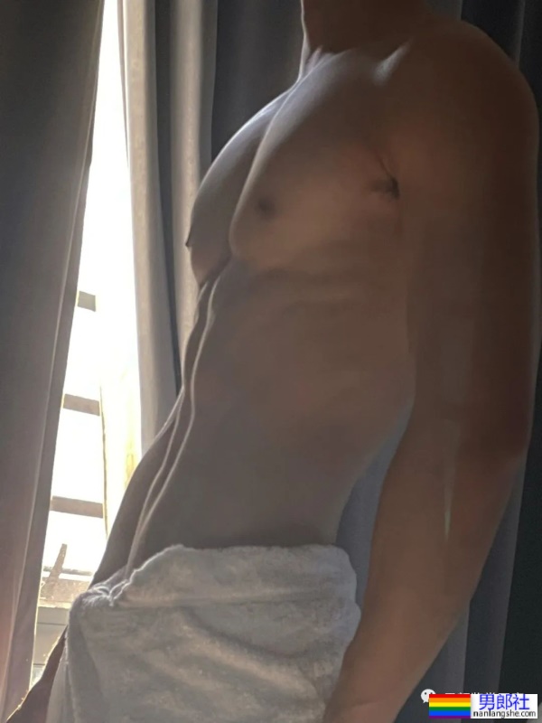 推上183cm极品肌肉小哥哥,腹肌身材太诱惑了! - 51虹马 推上183cm极品肌肉小哥哥,腹肌身材太诱惑了! - 51虹马