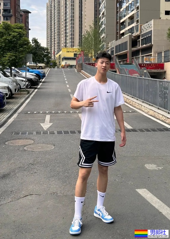 体育生穿上正装，简直帅爆了 - 51虹马