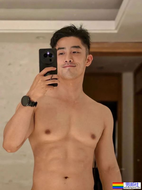 上海1姐张弦最新肌肉照，这状态40岁了你敢信？ - 51虹马