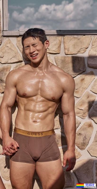 韩国肌肉网红户外洗澡 - 51虹马