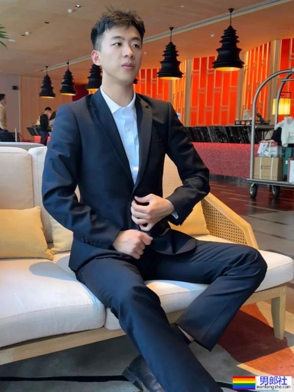 体育生穿上正装，简直帅爆了 - 51虹马