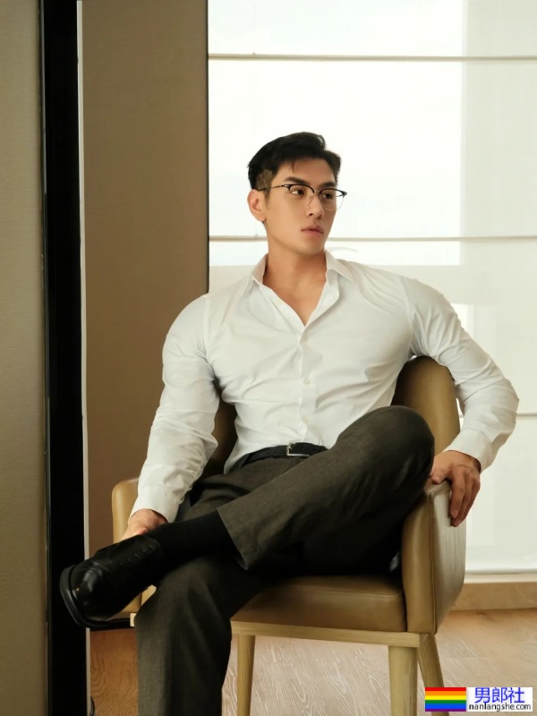 正装熟男，魅力更大吧 - 51虹马