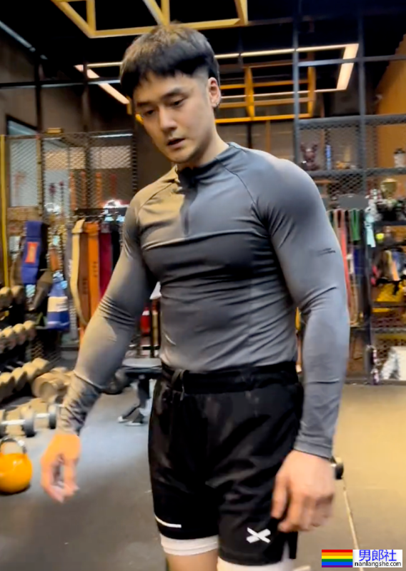 32岁的蒋劲夫，变成这样了.... - 51虹马