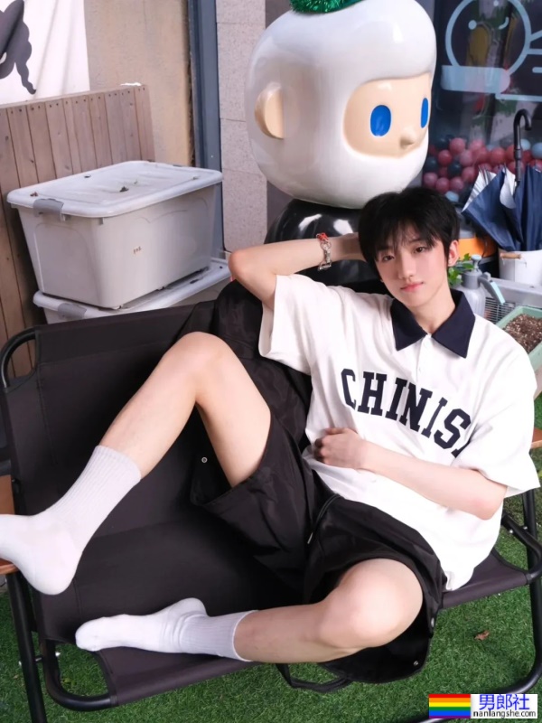 小哥哥面容清秀俊美，肤质白皙 - 51虹马