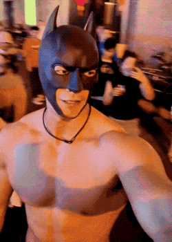 上海万圣节被带走的肌肉蝙蝠侠，原来是他！ - 51虹马