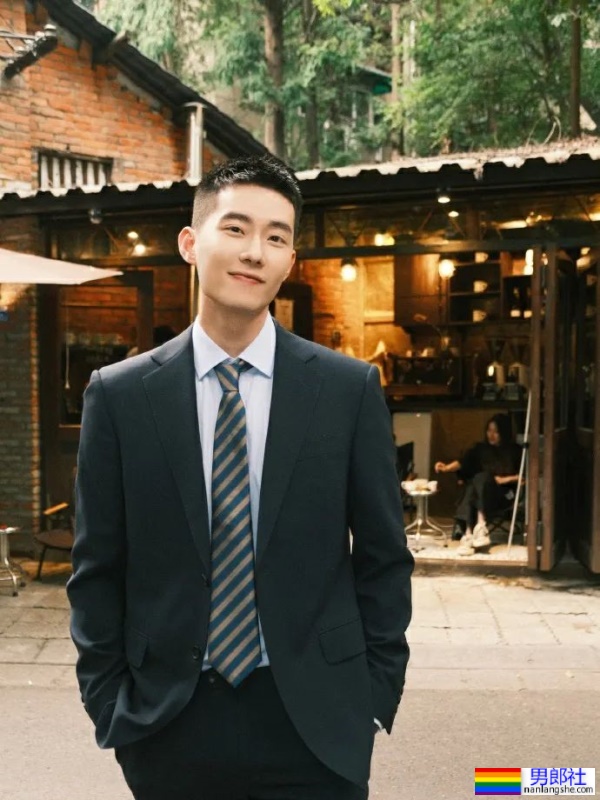 正装小哥哥，好帅 - 51虹马