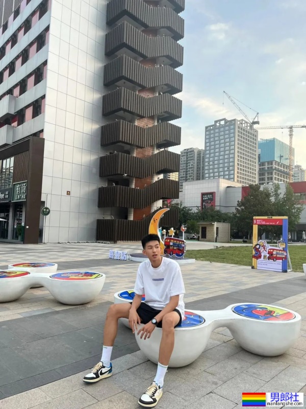 190大长腿帅哥，才19岁哦！ - 51虹马