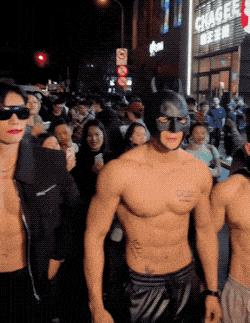 上海万圣节被带走的肌肉蝙蝠侠，原来是他！ - 51虹马