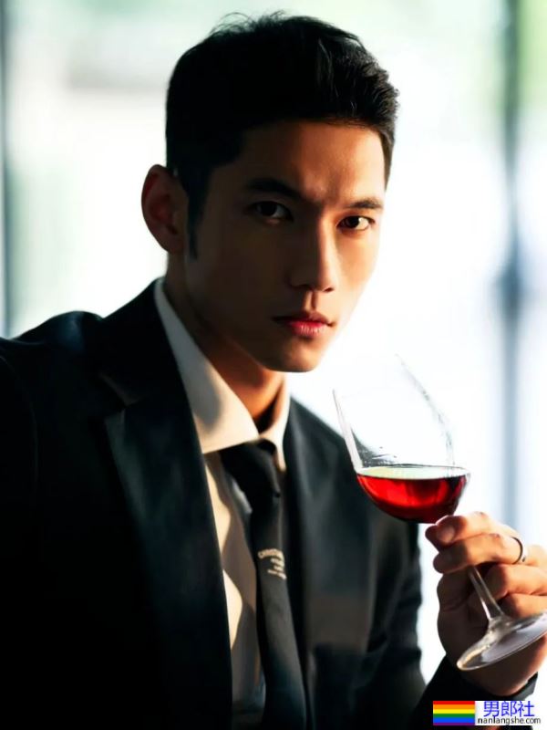 帅气的空少小哥哥 - 51虹马