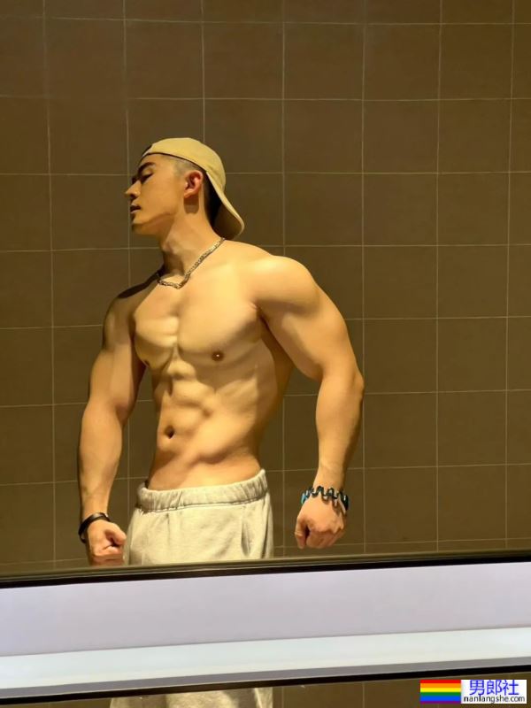 上海童颜巨乳小哥哥，穿灰裤子实力藏不住了！ - 51虹马