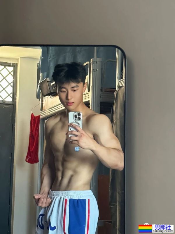 莆田学院的肌肉“男大”，全身汗湿太让人上头了 - 51虹马