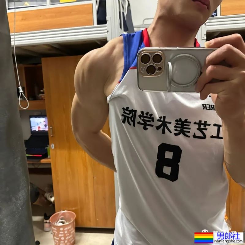 莆田学院的肌肉“男大”，全身汗湿太让人上头了 - 51虹马