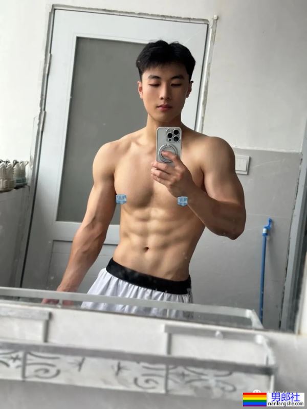 莆田学院的肌肉“男大”，全身汗湿太让人上头了 - 51虹马