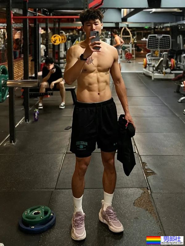 爱运动的大男孩 - 51虹马