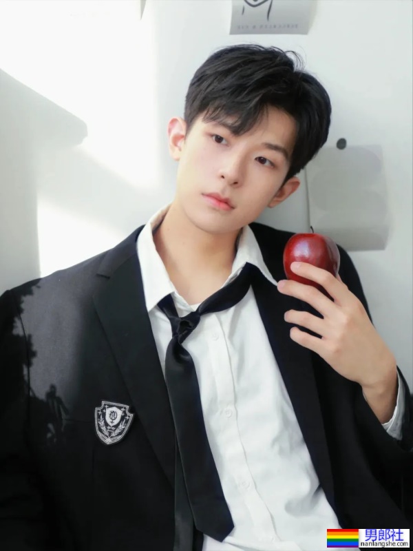 正装哥哥，迷s人 - 51虹马