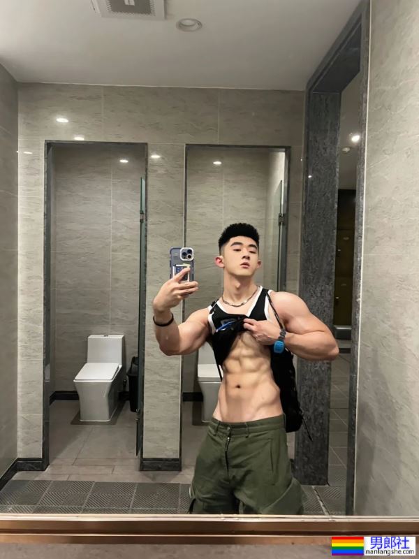 上海童颜巨乳小哥哥，穿灰裤子实力藏不住了！ - 51虹马