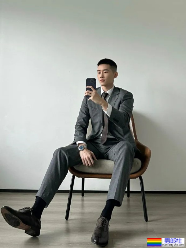 正装小哥哥，好帅-51虹马