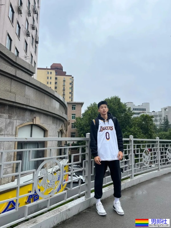 190大长腿帅哥，才19岁哦！ - 51虹马