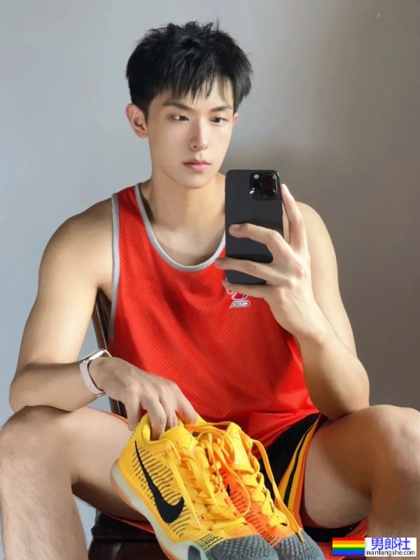 正装哥哥，迷s人 - 51虹马