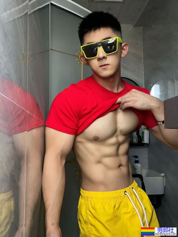 上海童颜巨乳小哥哥，穿灰裤子实力藏不住了！ - 51虹马