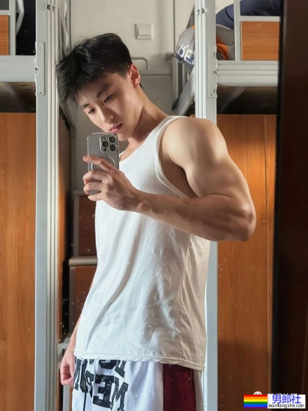 莆田学院的肌肉“男大”，全身汗湿太让人上头了 - 51虹马