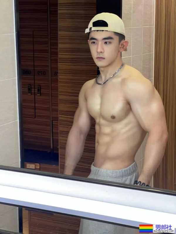 上海童颜巨乳小哥哥，穿灰裤子实力藏不住了！ - 51虹马